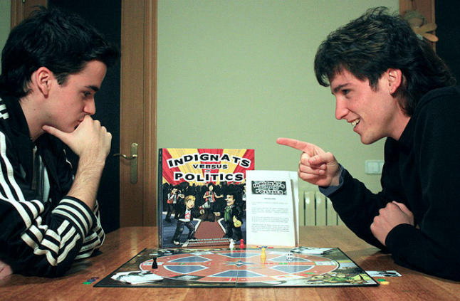 http://www.jugamostodos.org/images/stories/NoticiasEspana/2011/indignats%20versus%20politics%20-%2003.jpg